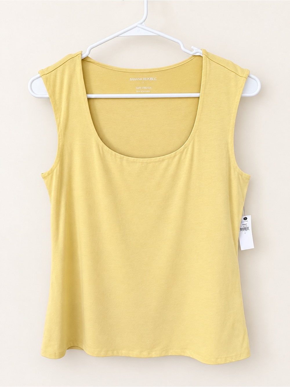 NWT Banana Republic Factory Women’s Yellow Scoop Neck Tank- Large
